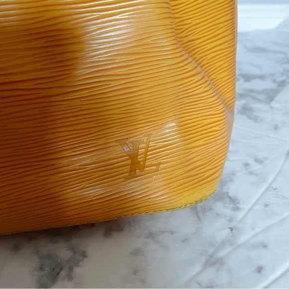 Louis Vuitton Epi Noe Bucket Bag. Gorgeous Fall Colors. Quiet Luxury! EUC ✨ - Picture 6 of 13